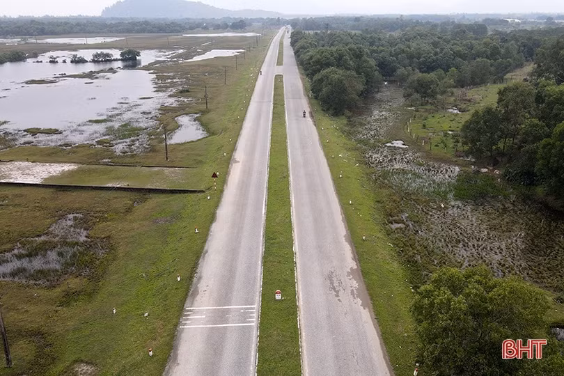 Cần lắp đặt đèn chiếu sáng trên quốc lộ 15B ở Thiên Cầm và cầu Cửa Nhượng