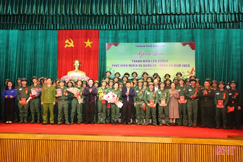 Gặp mặt, giao lưu với 69 tân binh TP Hà Tĩnh trước ngày nhập ngũ