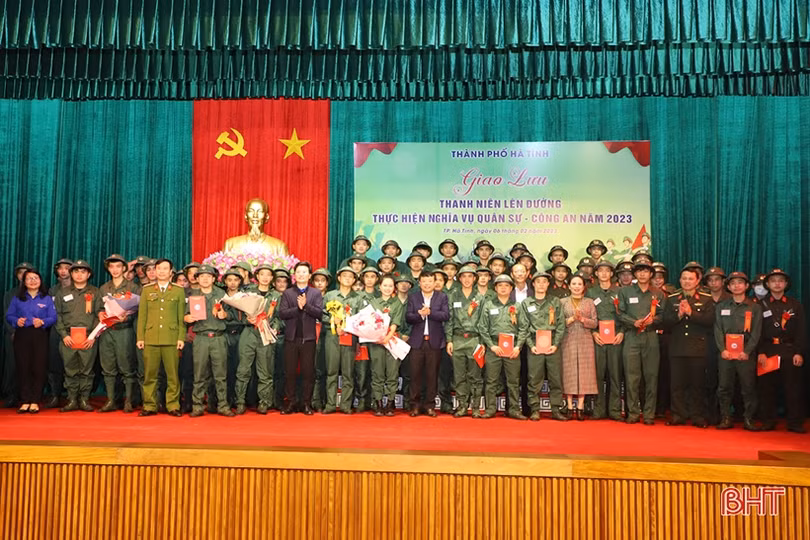 Gặp mặt, giao lưu với 69 tân binh TP Hà Tĩnh trước ngày nhập ngũ