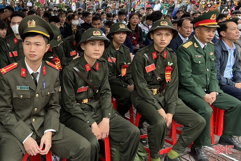 Sáng nay, 1.445 thanh niên Hà Tĩnh lên đường tòng quân