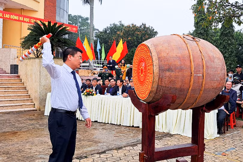 Tân binh Hà Tĩnh lên đường làm nghĩa vụ với Tổ quốc