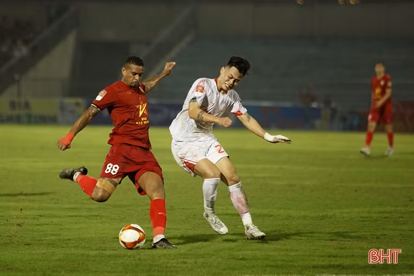 Hồng Lĩnh Hà Tĩnh chia điểm với Viettel trong trận cầu không bàn thắng