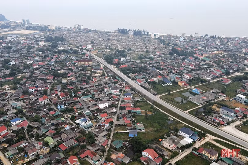 Cần lắp đặt đèn chiếu sáng trên quốc lộ 15B ở Thiên Cầm và cầu Cửa Nhượng