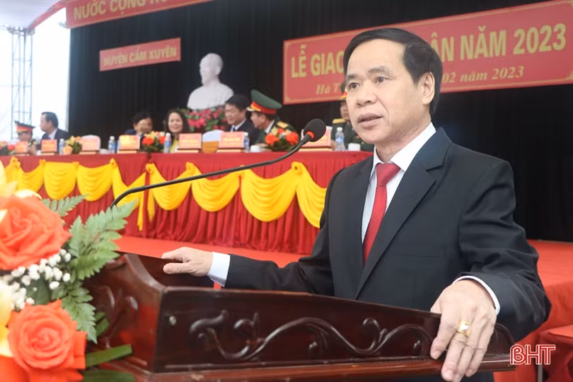 Tân binh Hà Tĩnh lên đường làm nghĩa vụ với Tổ quốc