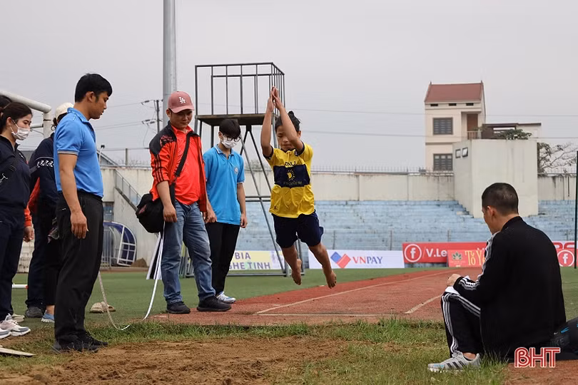 Hơn 400 VĐV tranh tài Đại hội Điền kinh - Thể thao học sinh phổ thông TP Hà Tĩnh