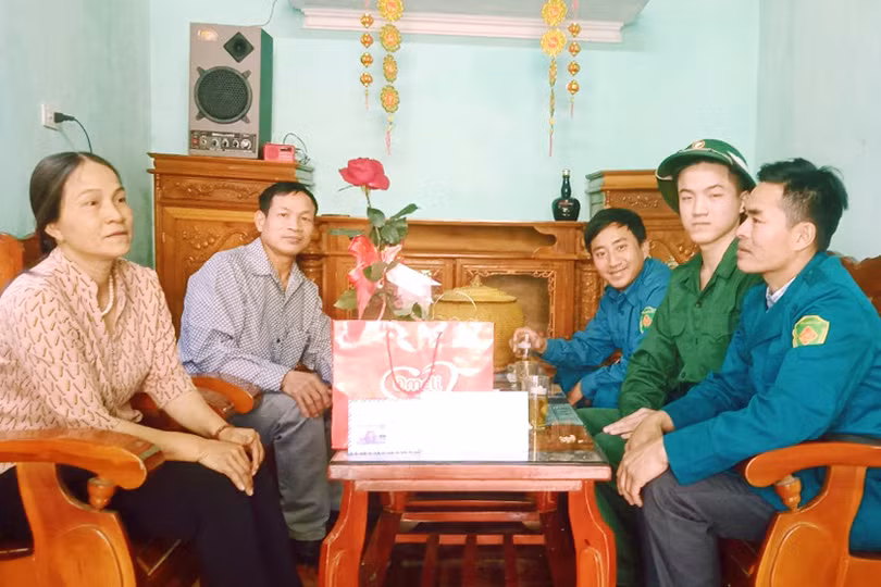 Thanh niên Hà Tĩnh háo hức trước giờ lên đường tòng quân