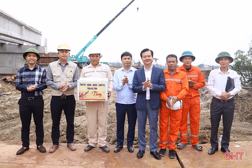 Tập trung đẩy nhanh giải phóng mặt bằng, tiến độ thi công các công trình giao thông