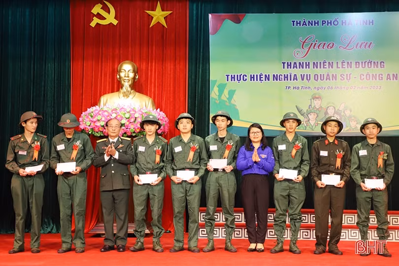 Gặp mặt, giao lưu với 69 tân binh TP Hà Tĩnh trước ngày nhập ngũ