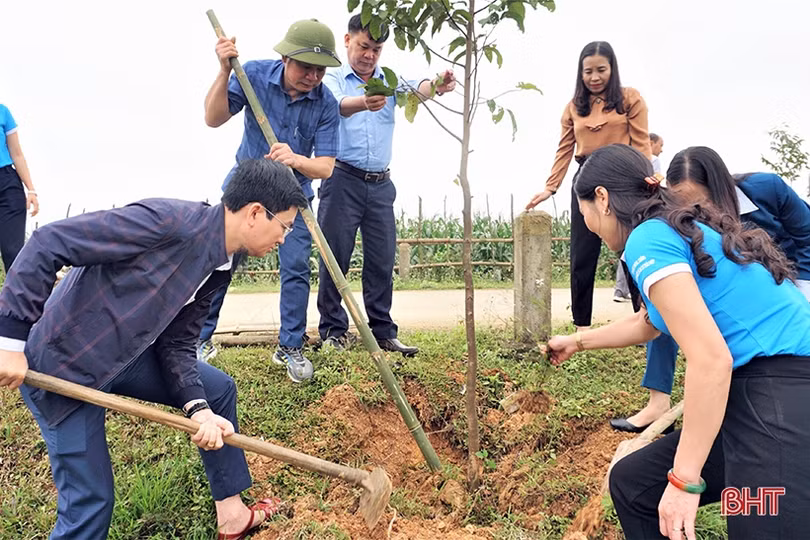 Sôi nổi ra quân xây dựng nông thôn mới ở Hương Khê