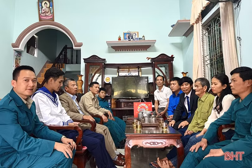 Thanh niên Hà Tĩnh háo hức trước giờ lên đường tòng quân