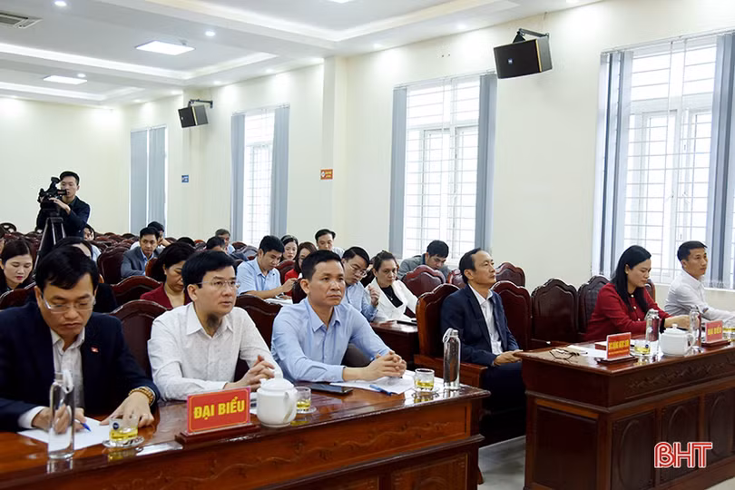 Công bố các quyết định của Ban Thường vụ Tỉnh ủy về chuyển giao tổ chức cơ sở đảng và đảng viên