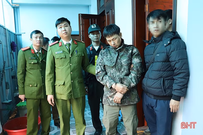 Hà Tĩnh: Truy bắt đối tượng tàng trữ ma túy, thu giữ nhiều “hàng nóng”