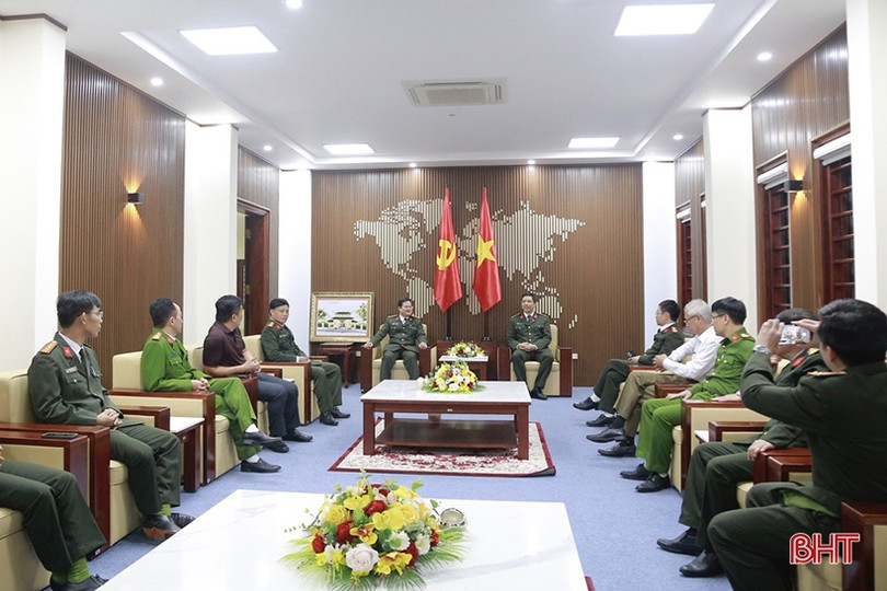 Công an tỉnh Đồng Nai trao tặng Hội Khuyến học Hà Tĩnh 50 triệu đồng