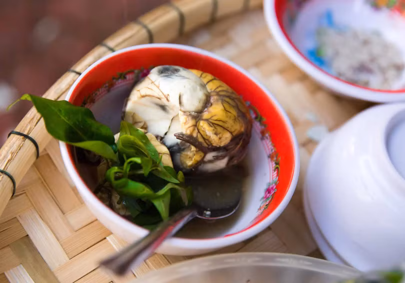 Trứng vịt lộn vào danh sách các món ăn tệ nhất thế giới