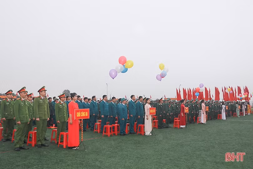 Tân binh Hà Tĩnh lên đường làm nghĩa vụ với Tổ quốc