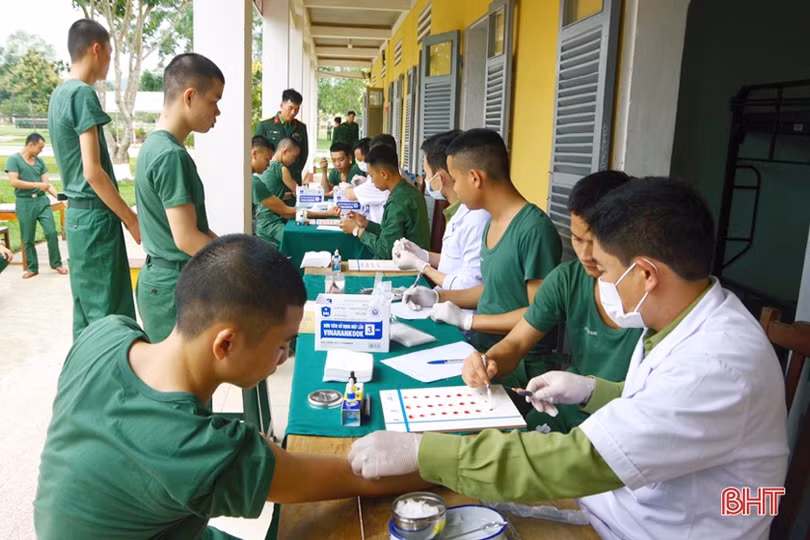 Những ngày đầu quân ngũ: Chăn vuông góc, tóc cắt cao, gặp nhau phải chào, xưng hô bằng đồng chí