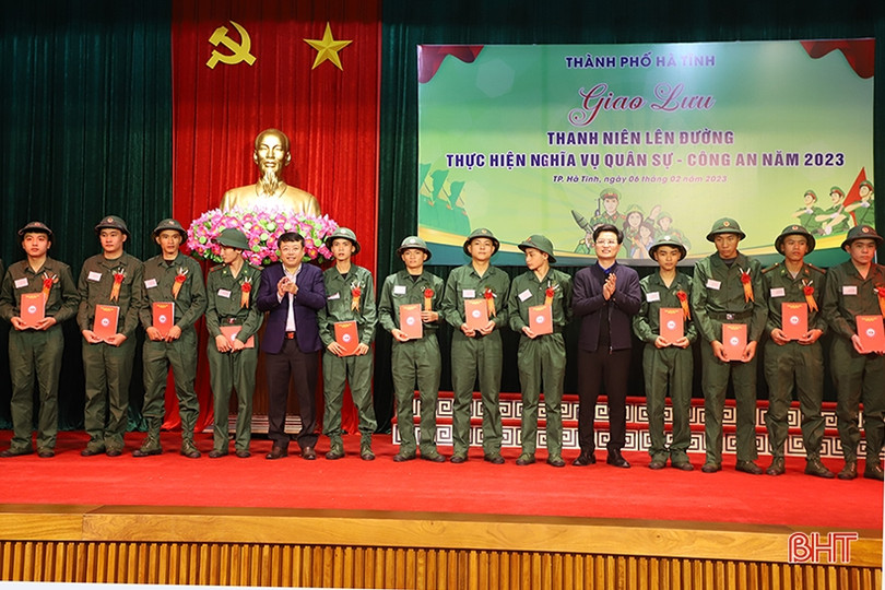 Gặp mặt, giao lưu với 69 tân binh TP Hà Tĩnh trước ngày nhập ngũ