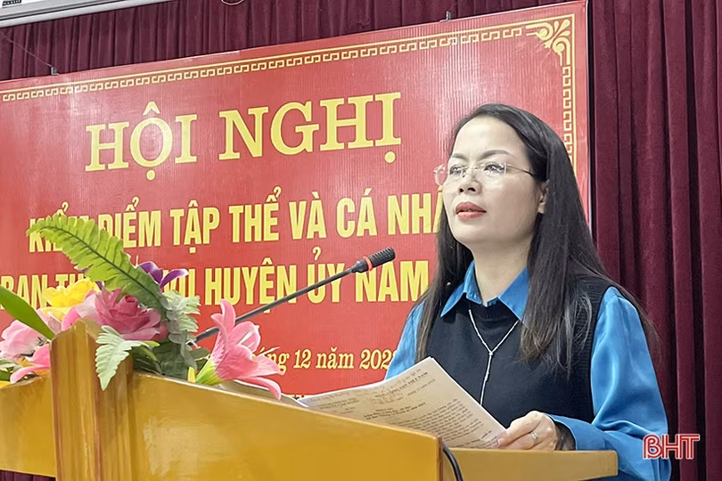 Ban Thường vụ Huyện ủy Cẩm Xuyên kiểm điểm tập thể, cá nhân năm 2023