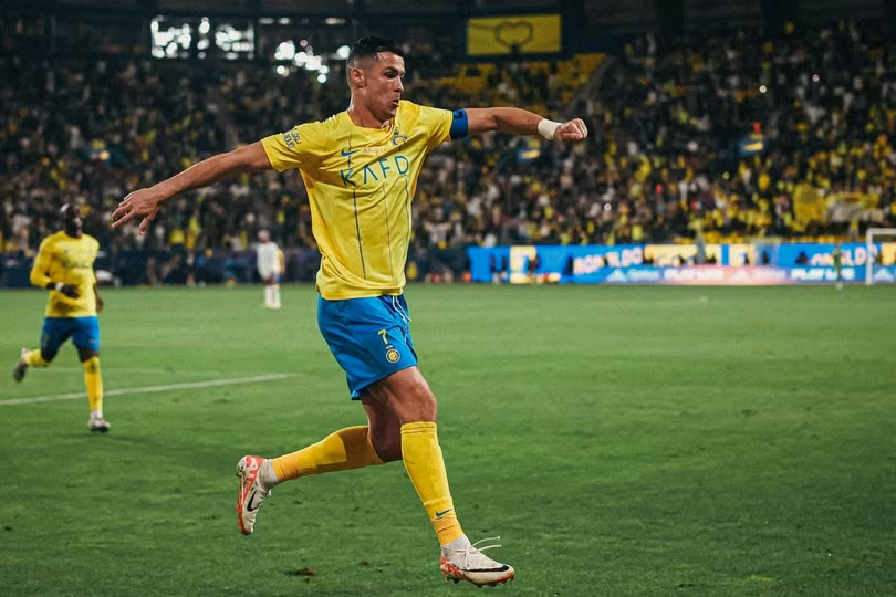 Ronaldo ghi bàn thứ 870