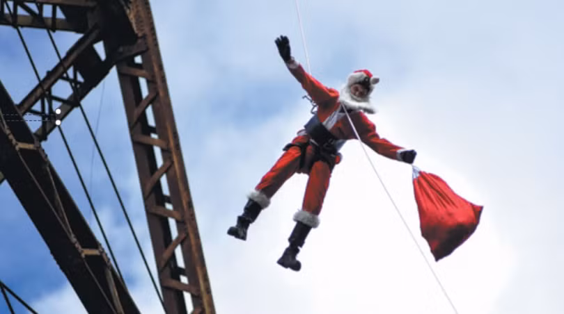 Hình ảnh Ông già Noel phân phát niềm vui khắp thế giới