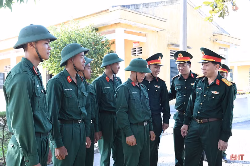 Xây dựng LLVT Hà Tĩnh đáp ứng yêu cầu bảo vệ Tổ quốc trong giai đoạn mới ảnh 1 Xây dựng LLVT Hà Tĩnh đáp ứng yêu cầu bảo vệ Tổ quốc trong giai đoạn mới