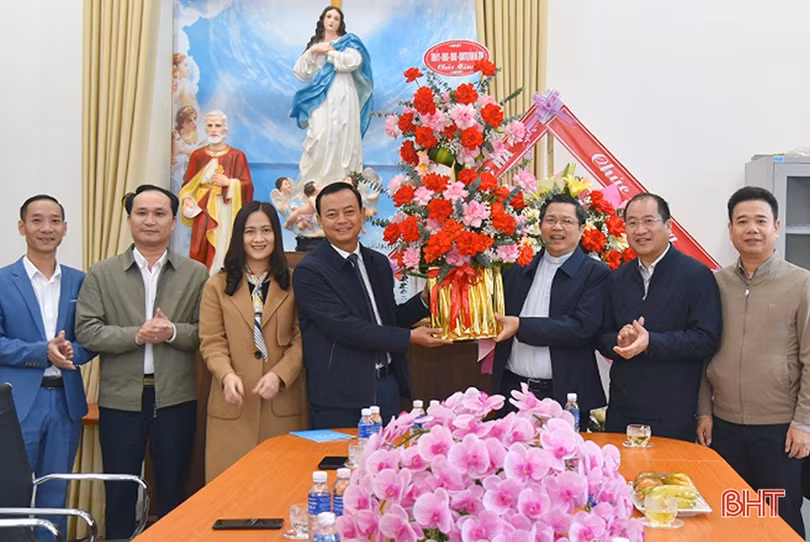 Lãnh đạo tỉnh chúc mừng giáng sinh tại Can Lộc, Lộc Hà