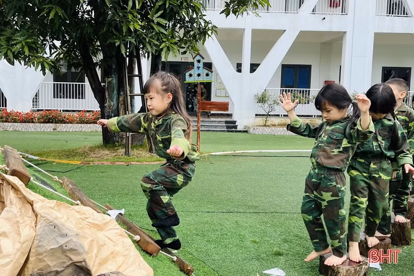 “Một ngày làm chiến sỹ” của học sinh mầm non Trung Kiên