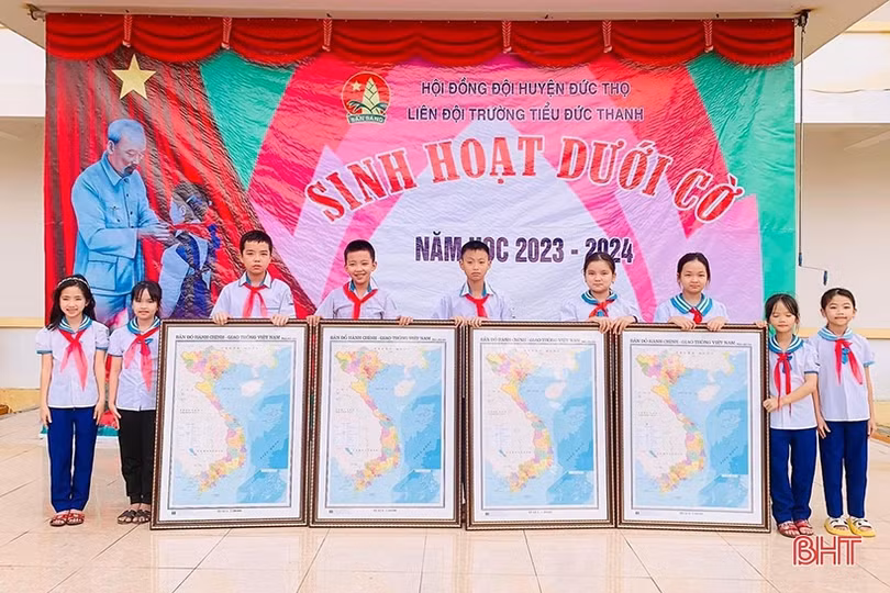Tuổi trẻ Hà Tĩnh treo bản đồ Tổ quốc “Tự hào một dải non sông”