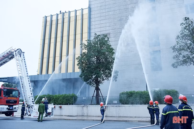 Diễn tập xử lý cháy tại khách sạn Meliá Vinpearl Hà Tĩnh