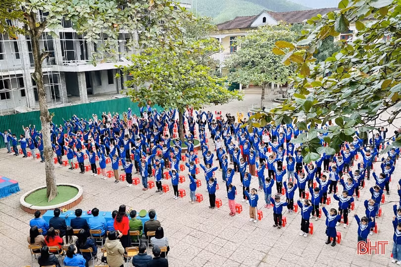 Tuyên truyền để học sinh Hương Sơn nói không với pháo nổ