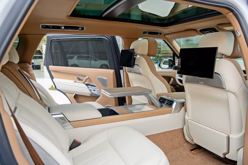 Range Rover SV trình làng tại Việt Nam, giá từ 16,869 tỷ đồng