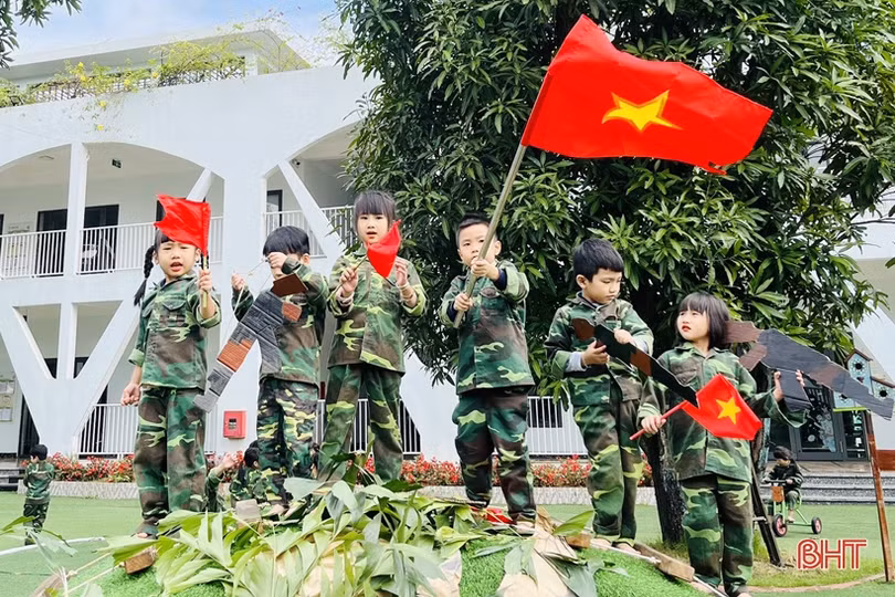 “Một ngày làm chiến sỹ” của học sinh mầm non Trung Kiên