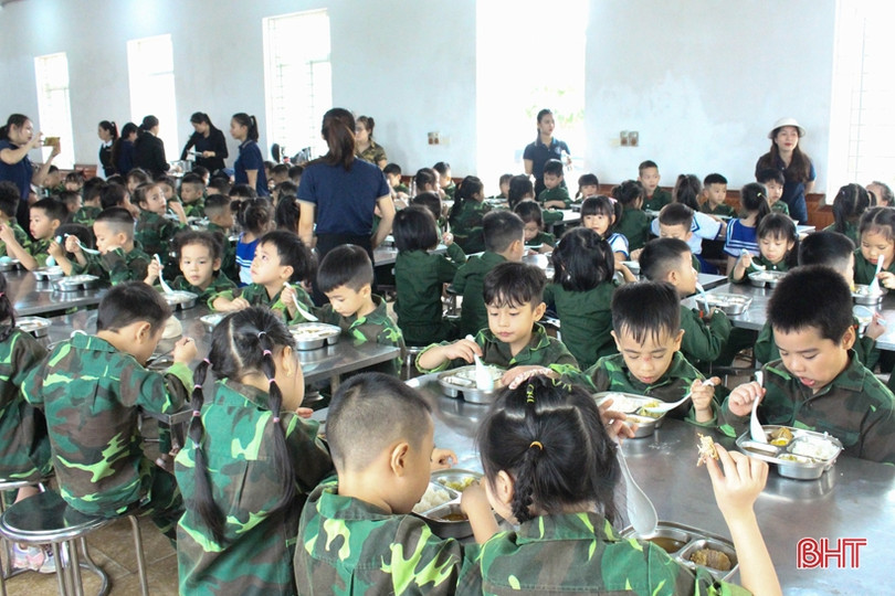 “Một ngày làm chiến sỹ” của học sinh mầm non Trung Kiên