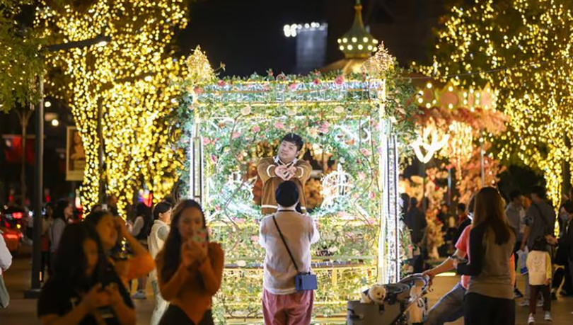 Giáng sinh rực rỡ khắp châu Á