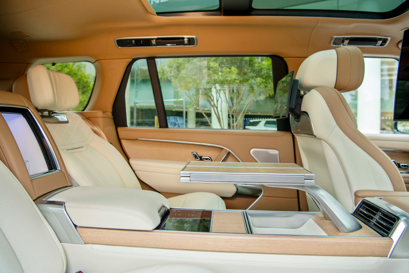 Range Rover SV trình làng tại Việt Nam, giá từ 16,869 tỷ đồng
