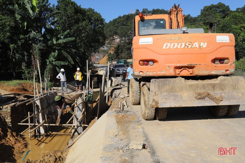 Lập khống hồ sơ thanh toán thi công QL8, một công nhân bị khởi tố