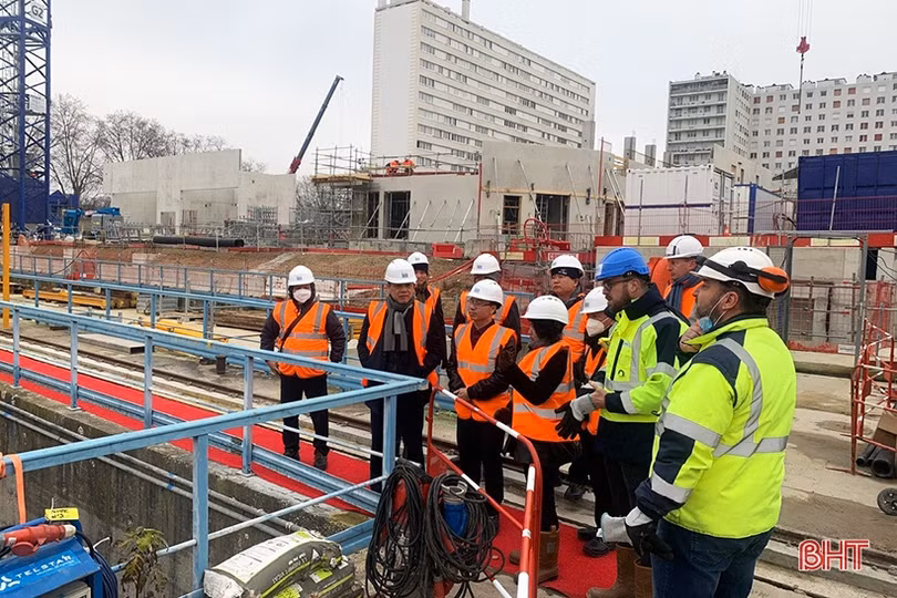 Lãnh đạo Hà Tĩnh tìm hiểu các công trình thích ứng biến đổi khí hậu tại châu Âu