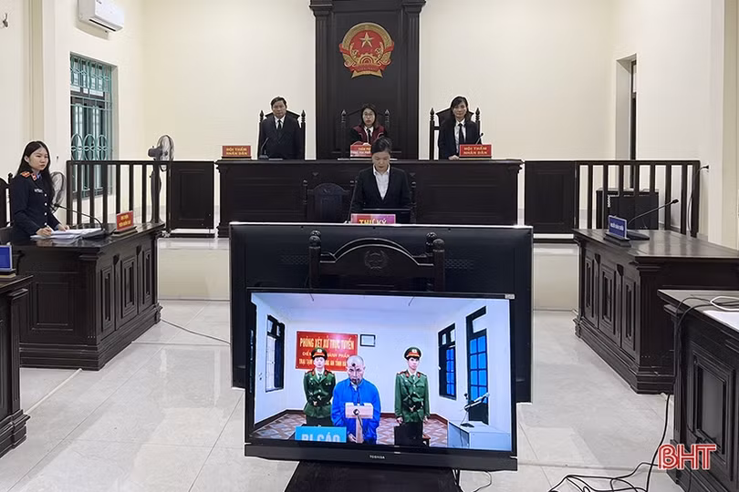 Lời xin lỗi “gió bay”...