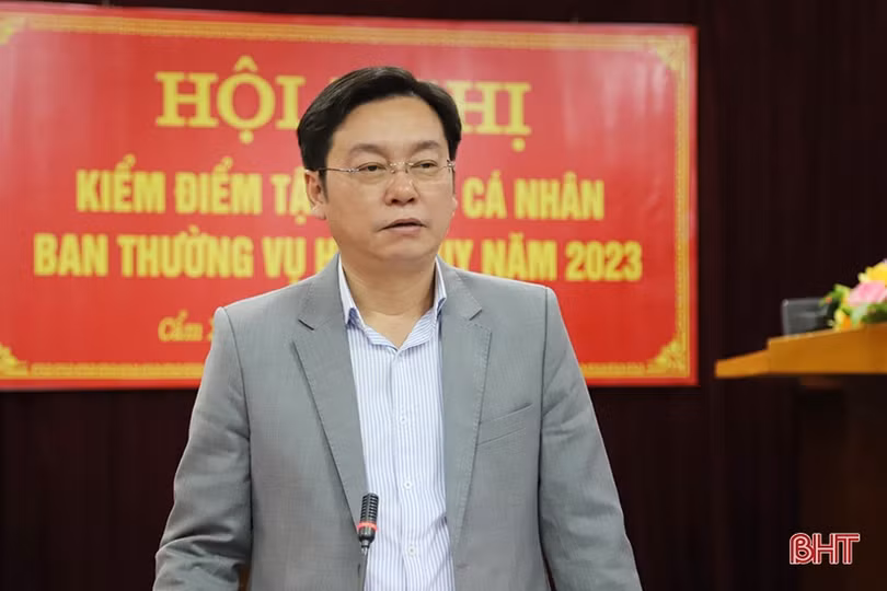 Ban Thường vụ Huyện ủy Cẩm Xuyên kiểm điểm tập thể, cá nhân năm 2023