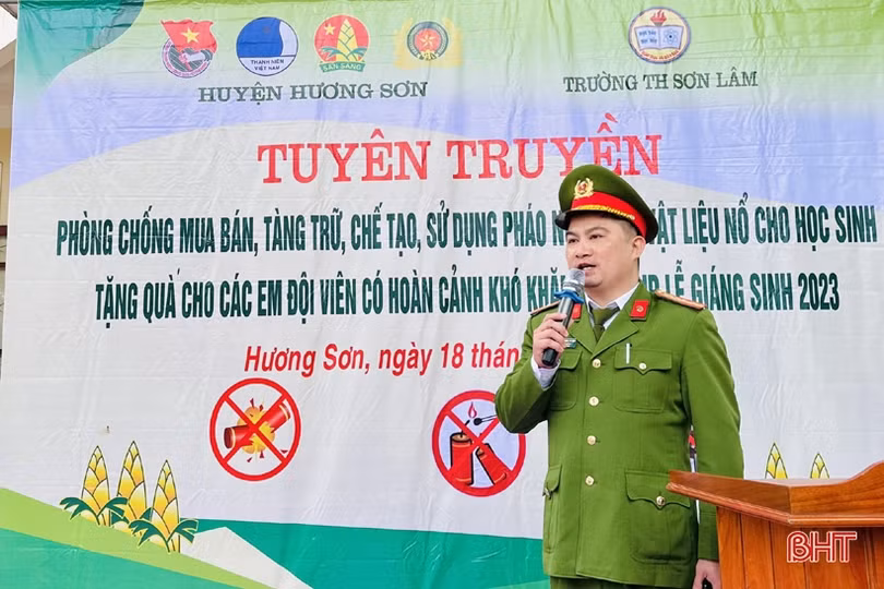 Tuyên truyền để học sinh Hương Sơn nói không với pháo nổ