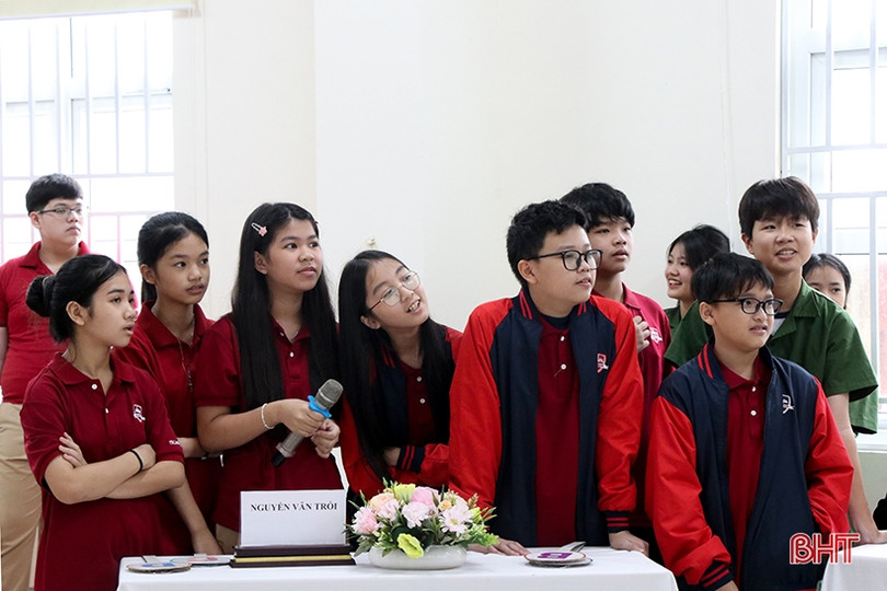 Học sinh iSchool Hà Tĩnh hào hứng với sân khấu khóa môn Ngữ văn
