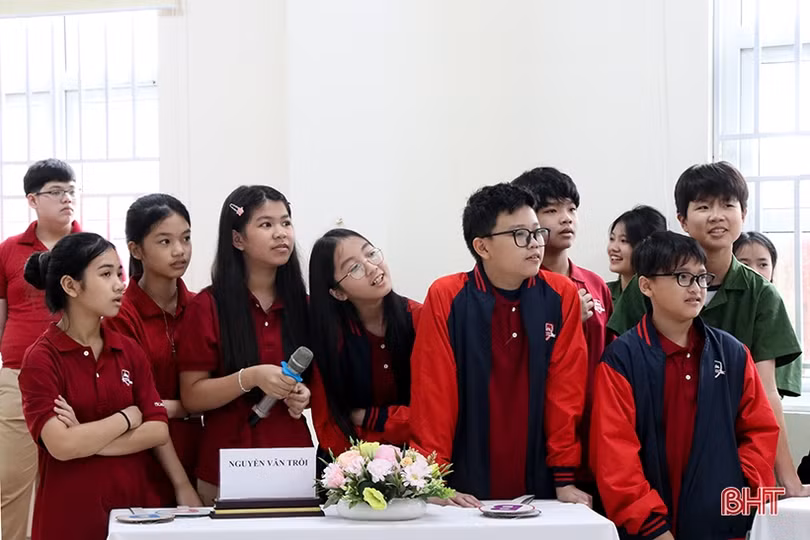 Học sinh iSchool Hà Tĩnh hào hứng với sân khấu khóa môn Ngữ văn