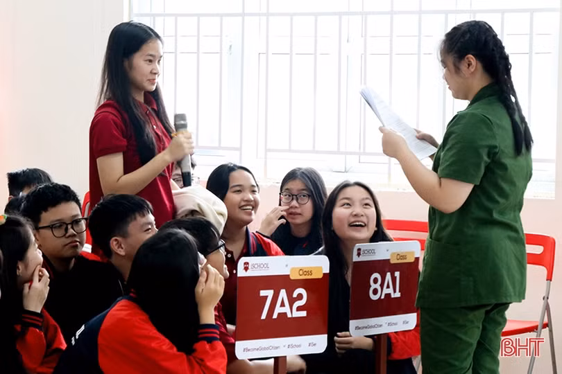 Học sinh iSchool Hà Tĩnh hào hứng với sân khấu khóa môn Ngữ văn