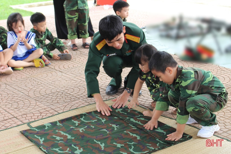 “Một ngày làm chiến sỹ” của học sinh mầm non Trung Kiên