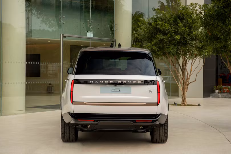 Range Rover SV trình làng tại Việt Nam, giá từ 16,869 tỷ đồng