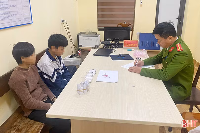 Liên tiếp phát hiện học sinh mua bán tiền chất chế tạo pháo