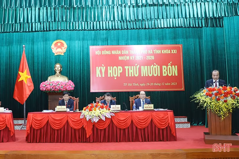 Các địa phương bàn bạc, thông qua nhiều nghị quyết quan trọng về phát triển KT-XH