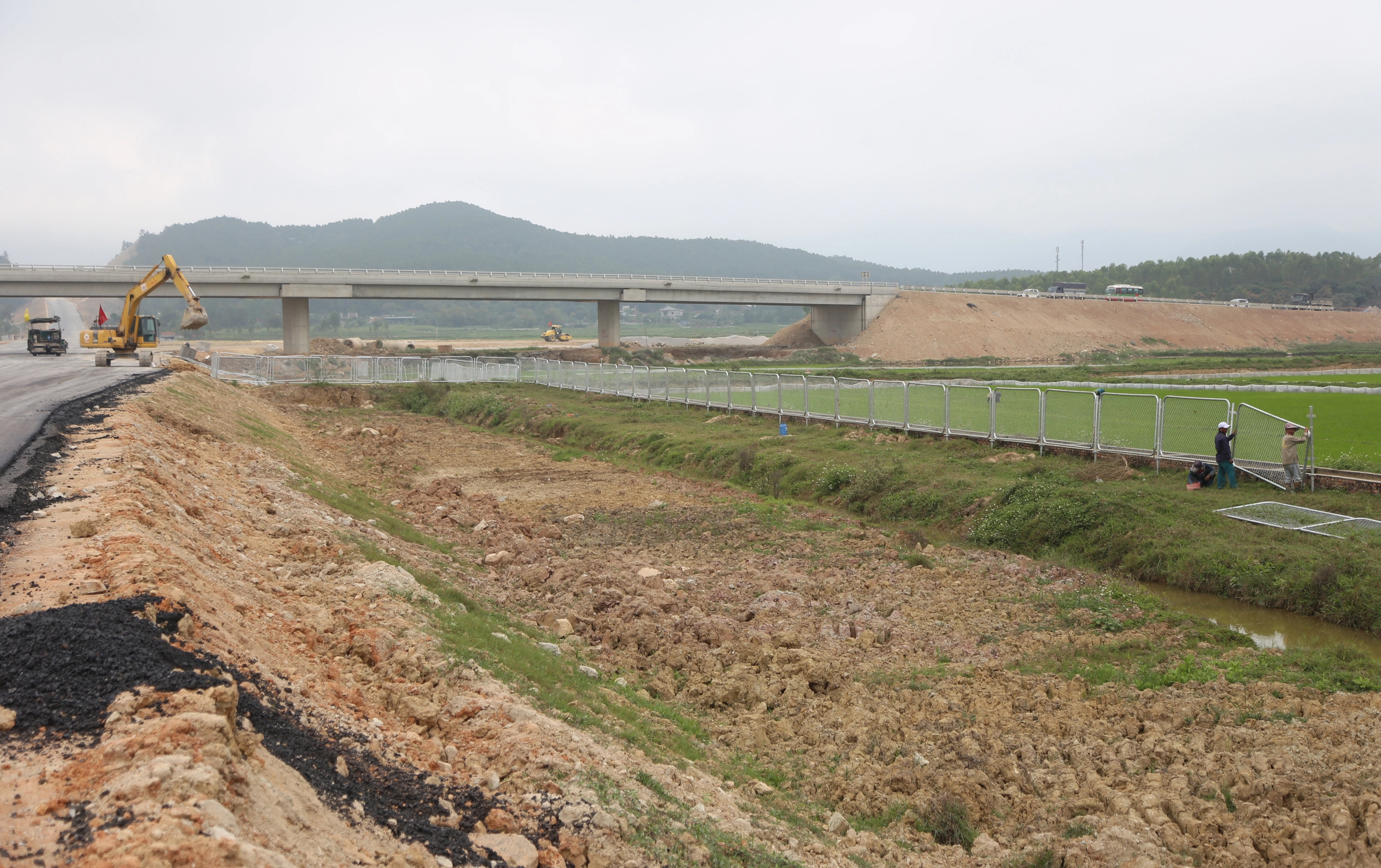 Chạy nước rút, đẩy tiến độ cao tốc Diễn Châu - Bãi Vọt- Ảnh 9. Chạy nước rút, đẩy tiến độ cao tốc Diễn Châu - Bãi Vọt