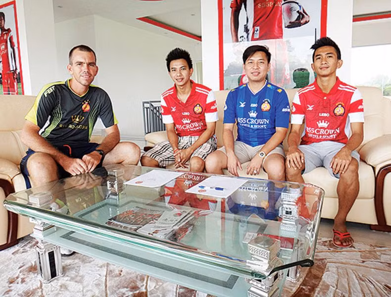 chuyen thu vi ve 2 anh em cau thu goc viet trong dt campuchia