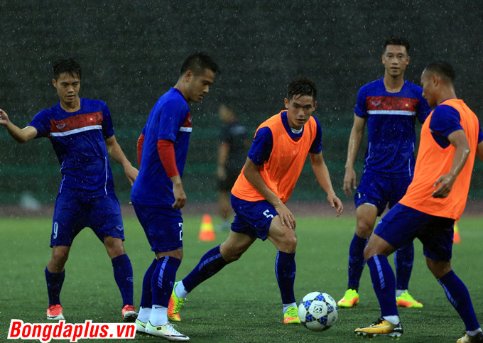 hlv mai duc chung khong giau bai dt viet nam doi mua cho don campuchia